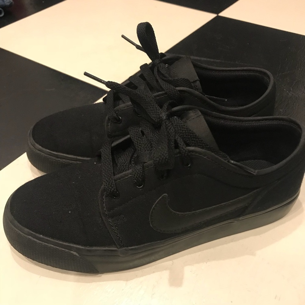 All Black Nike